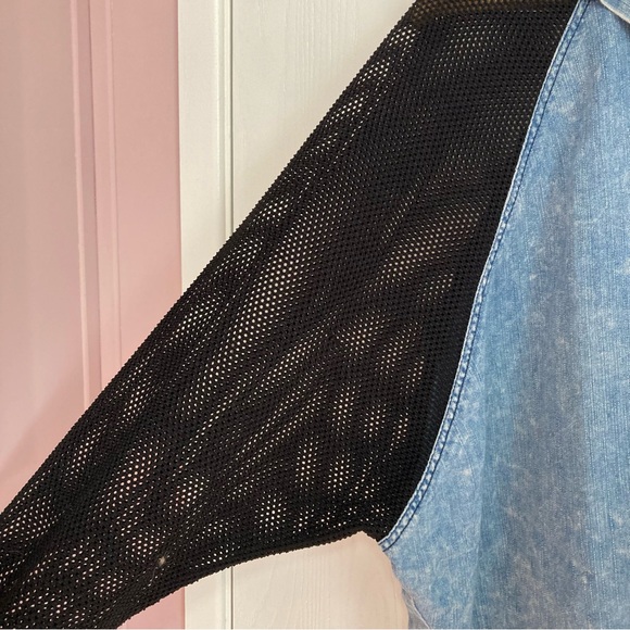 Davi & Dani Mesh sleeve Jean blouse - Picture 2 of 6